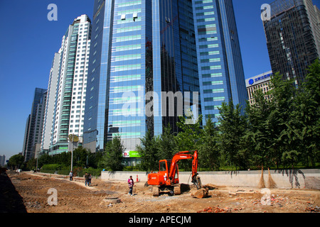 Torre di uffici di edifici in fase di costruzione nel distretto centrale degli affari di Pechino (CBD). Foto Stock