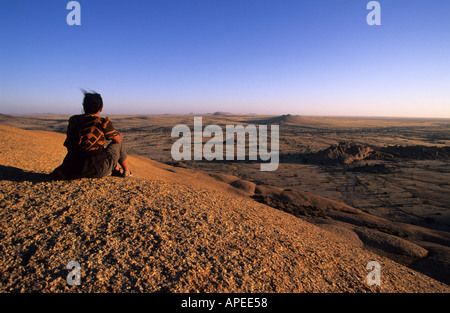 Guardare il tramonto, Spitzkoppe, Namibia Foto Stock
