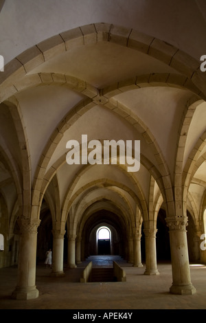 Alcobaça monastero dormitorio. Capolavoro dell'architettura gotica. Cistercensi Ordine religioso patrimonio mondiale Unesco. Portogallo Foto Stock