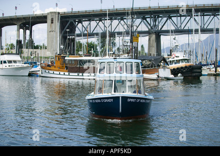 Traghetto a False Creek Granville Island British Columbia Canada Foto Stock