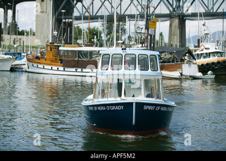 Traghetto a False Creek Granville Island British Columbia Canada Foto Stock