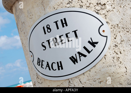 Xviii Street Beach a piedi segno sulla spiaggia di Miami Beach, Florida Foto Stock