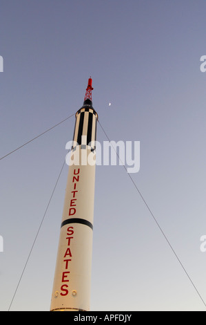 Replica di Alan Shepherd s Redstone Rocket nel giardino a razzo al Kennedy Space Center Florida USA Foto Stock