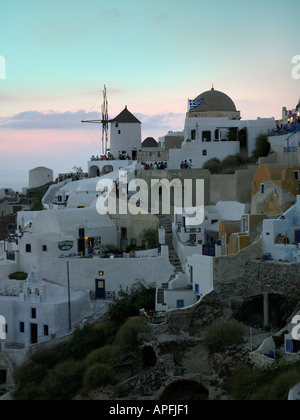 Il villaggio di Oia sull'isola greca di Santorini Foto Stock