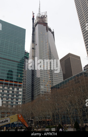 L'under construction Bank of America Tower C visto da Bryant Park in midtown NEW YORK Foto Stock