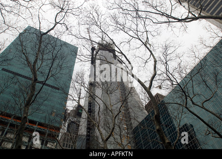 L'under construction Bank of America Tower C visto da Bryant Park in midtown NEW YORK Foto Stock