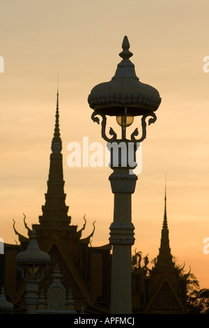 Palazzo Reale al crepuscolo Phnom Penh Cambogia Foto Stock