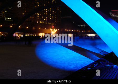 Pista di pattinaggio su ghiaccio presso la Notte del Fuoco dalla Cie Carabosse Wintercity Festival Foto Stock