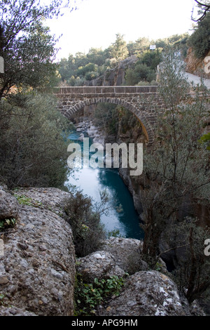 Ponte sul Fiume Koepruelue Foto Stock