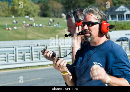 Newman Racing Team equipaggio controllare i tempi sul giro durante la gara a Lime Rock Park CT Sept 29, 2007 Foto Stock