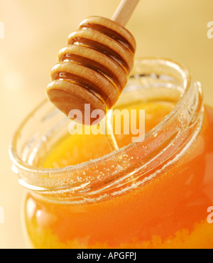 Vasetto di miele e gocciolatore Foto Stock