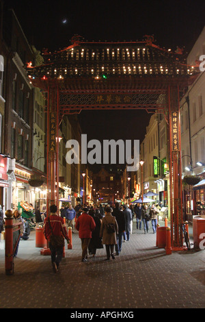 Gerrard Street a Chinatown di Londra di notte Gennaio 2008 Foto Stock