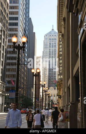 ILLINOIS esterno del Chicago Board of Trade su LaSalle Street Northern Trust Bank financial district gente camminare marciapiede Foto Stock