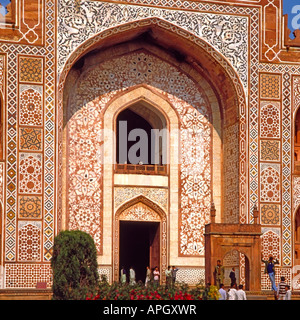 Ingresso alla tomba di Akbar il grande, Sikandra, Uttar Pradesh, India Foto Stock