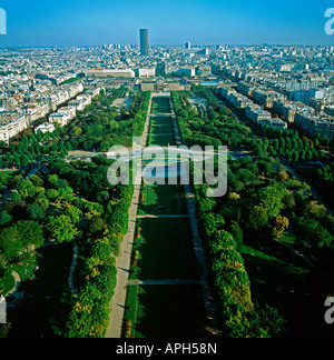 EU FR Francia regione Ile de France Parigi 7 Arrondissement vista aerea di Parigi il Campo di Marte di medio formato più immagini su Foto Stock