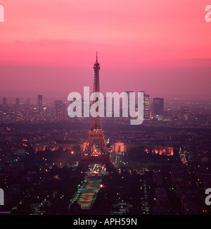 EU FR Francia regione Ile de France Parigi 7 Arrondissement vista aerea di Parigi Torre Eiffel medio formato più immagini su Foto Stock