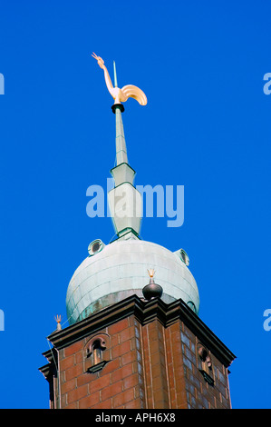 Le due torri Högalidskyrkan chiesa sulle colline di Södermalm isola, Stoccolma, Svezia, può essere visto da miglia di distanza Foto Stock