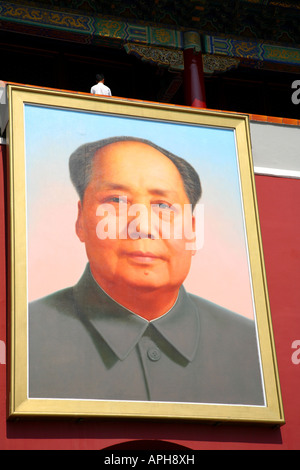 Giant ritratto del Presidente Mao sulla parte anteriore del Palazzo Imperiale (Città Proibita), Pechino, Cina. Foto Stock