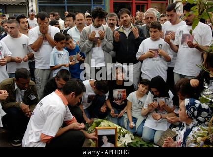 Memoriale di strada per Evren una gioventù pugnalato a morte da Crystal Palace a Londra Sud Dicembre 2007 Foto Stock