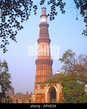 Qutab Minar complesso, Mehrauli, Delhi India Foto Stock