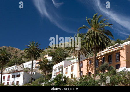 Spagna Isole Canarie La Gomera, edifici colorati nel piccolo villaggio Vallahermoso Foto Stock