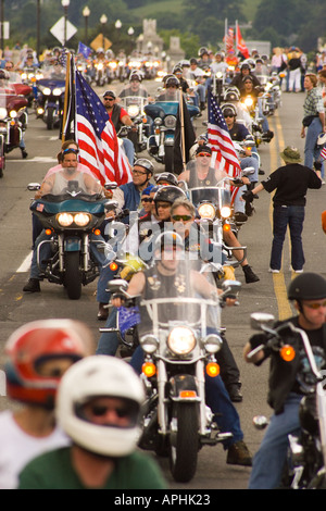 Diciottesima Edizione Rolling Thunder Ride per la libertà XVIII 2005 Memorial Day su Arlington Memorial Bridge da Virginia a Washington DC Foto Stock