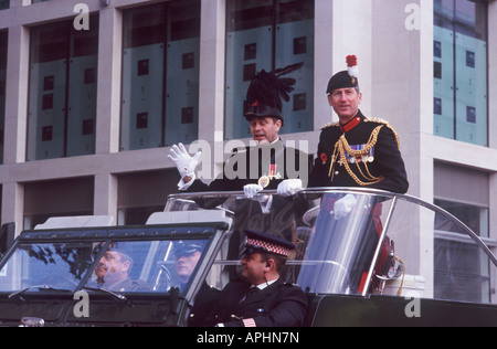 Pageantmaster Dominic Reid, Esq OBE in piumati armato hat (sinistra) nel signore sindaco di Show 2007, City of London Foto Stock