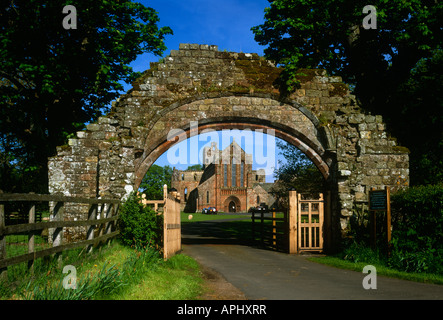 The Gatehouse ingresso al Lanercost Priory vicino a Brampton, Cumbria Foto Stock