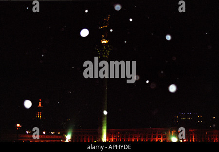 La rivoluzione arancione Nezaleznosty Maydan Yuschenko Ucraina Ukrania Kiev Kiev 2004 Timoshenko Yanukovich democrazia scultura Foto Stock