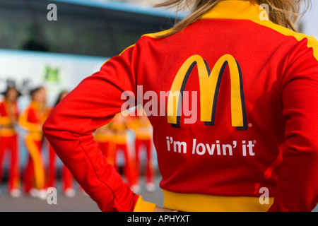 Fan Mcdonald ballerina in attesa per la sessione di foto... Foto Stock