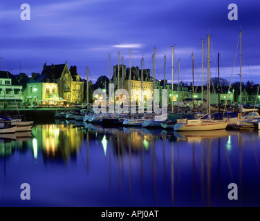 Geografia / viaggi, Francia, Paimpol, porta, vista del porto e della città di notte, Cotes d'Armor Bretagna, atmosfera, notte sh Foto Stock