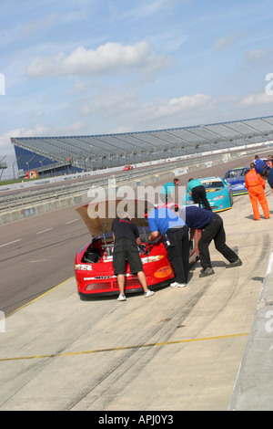 V8 Nascar stock auto in pit-lane Foto Stock