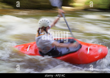 White water kayak fiume Treweryn Bala Gwynedd Galles del Nord Foto Stock