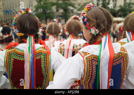 Ragazze in Cracovia costume nazionale Cracovia Polonia Foto Stock