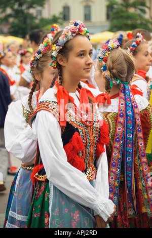 Ragazze in Cracovia costume nazionale Cracovia Polonia Foto Stock