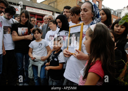 Memoriale di strada per Evren una gioventù pugnalato a morte da Crystal Palace a Londra Sud Dicembre 2007 Foto Stock