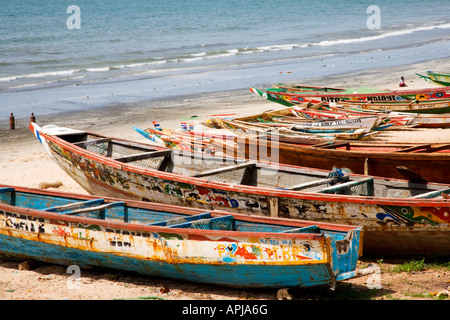 Barche da pesca a Bakau, Gambia, Africa occidentale Foto Stock