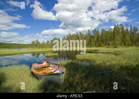 Barca sul Lago Bredsjon vicino Torsby nella contea di Varmland Svezia Foto Stock