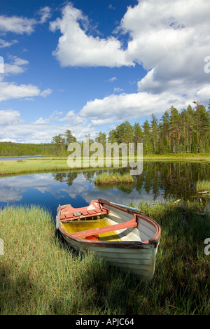 Barca sul Lago Bredsjon vicino Torsby nella contea di Varmland Svezia Foto Stock