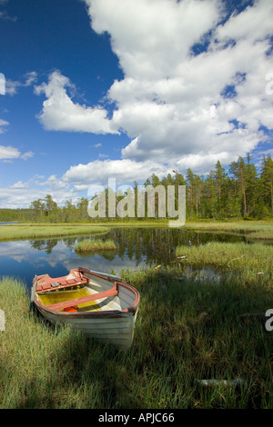 Barca sul Lago Bredsjon vicino Torsby nella contea di Varmland Svezia Foto Stock