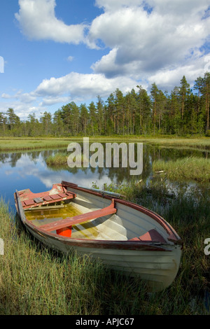 Barca sul Lago Bredsjon vicino Torsby nella contea di Varmland Svezia Foto Stock