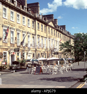 Giugno 1994: Street cafe, bagno, Somerset, Wessex Cotswolds, England, Regno Unito, Europa Foto Stock