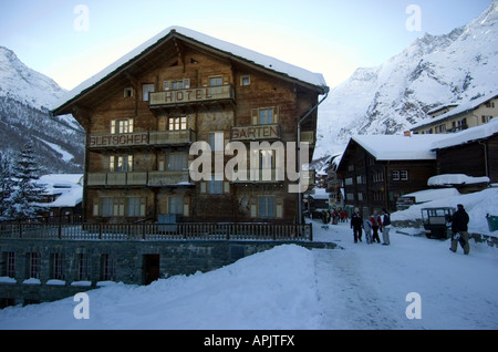 Hotel tradizionale denominato Gletcher Garten nel centro di Saas Fee nel Vallese la gamma della montagna in Svizzera Foto Stock