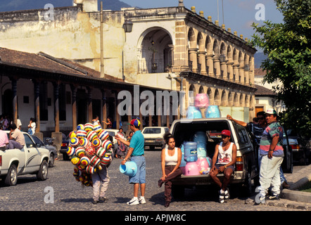 Antigua Guatemala (comunemente indicati come appena Antigua o La Antigua) è una città nelle montagne centrali del Guatemala Foto Stock