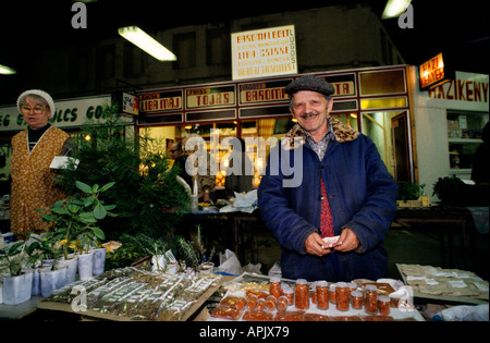 Il Grande Mercato Coperto o il Mercato Centrale su Fövám Tér più grande mercato coperto di Budapest. Foto Stock