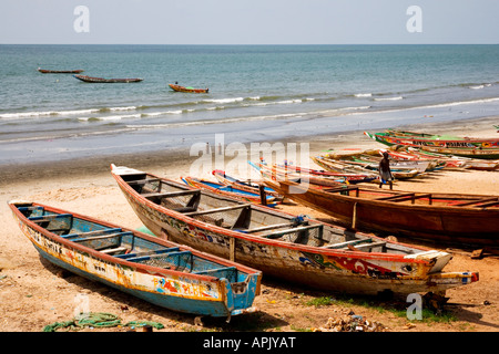 Barche da pesca a Bakau, Gambia, Africa occidentale Foto Stock