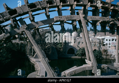 Norias (acqua-ruote) nella città di Hama, Siria. Foto Stock