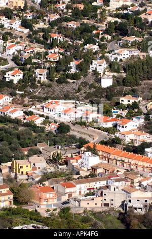 Vista in elevazione del villaggio spagnolo di Orba Foto Stock