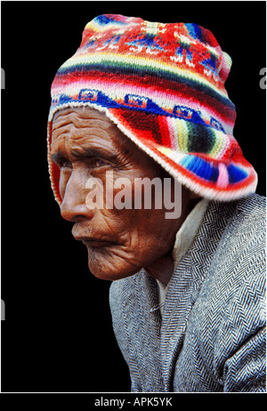 L Aymara Man. Isola di Taquile. Lago Titikaka, Bolivia Foto Stock