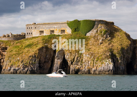 Tenby offshore visualizzati da una barca Foto Stock Tenby offshore visualizzati da una barca Foto Stock